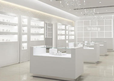 Простой деревянный в чистом матовом белом украшение ювелирных магазинов с светодиодным освещением